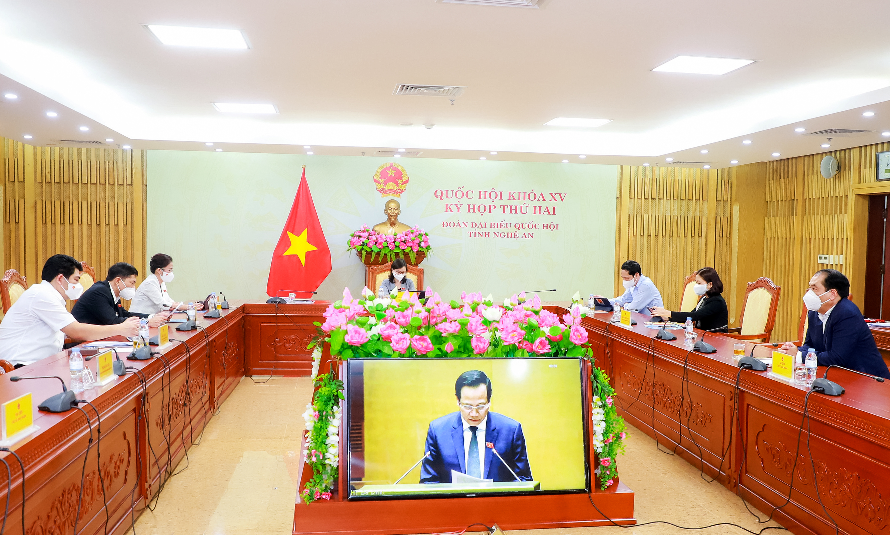 Đại biểu Quốc hội đoàn Nghệ An đề nghị quan tâm giải quyết chế độ BHXH, BHTN cho người lao động