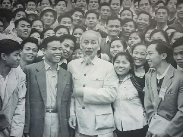 Tư tưởng của Chủ tịch Hồ Chí Minh về công tác cán bộ nguyên vẹn giá trị trong sự nghiệp đổi mới