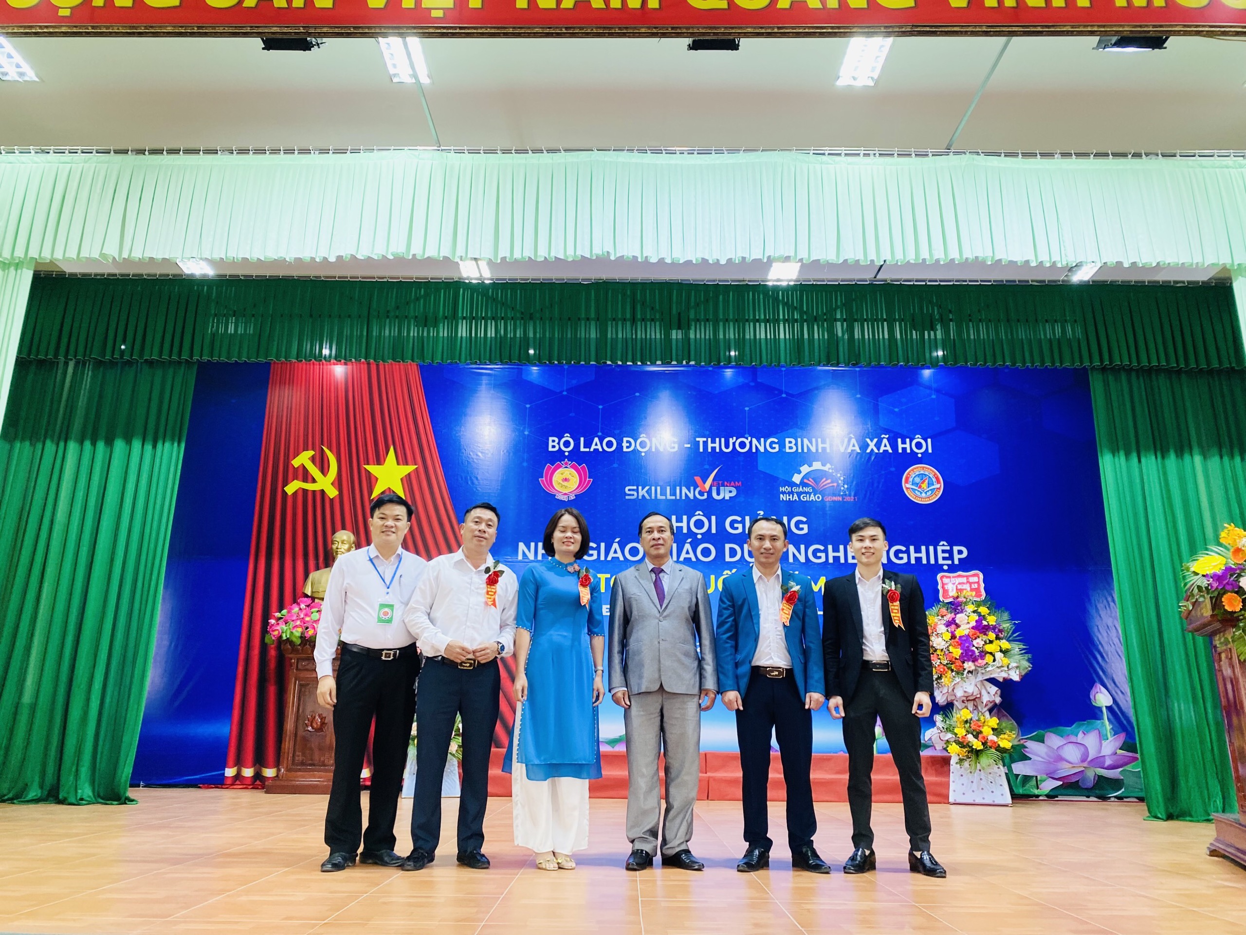 Những Nhà giáo xuất sắc của Trường Cao đẳng Việt – Đức Nghệ An tham dự Hội giảng Nhà giáo Giáo dục nghề nghiệp toàn quốc năm 2021