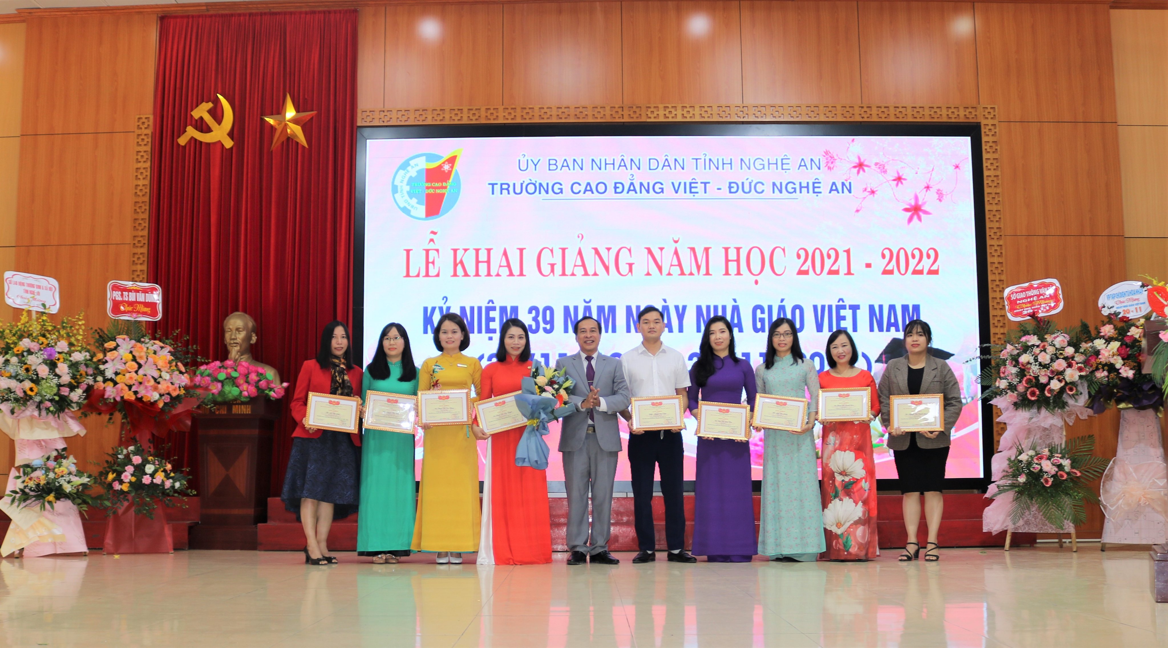 Trường Cao đẳng Việt – Đức Nghệ An long trọng tổ chức Lễ Khai giảng năm học mới và kỷ niệm 39 năm Ngày Nhà giáo Việt Nam 20/11