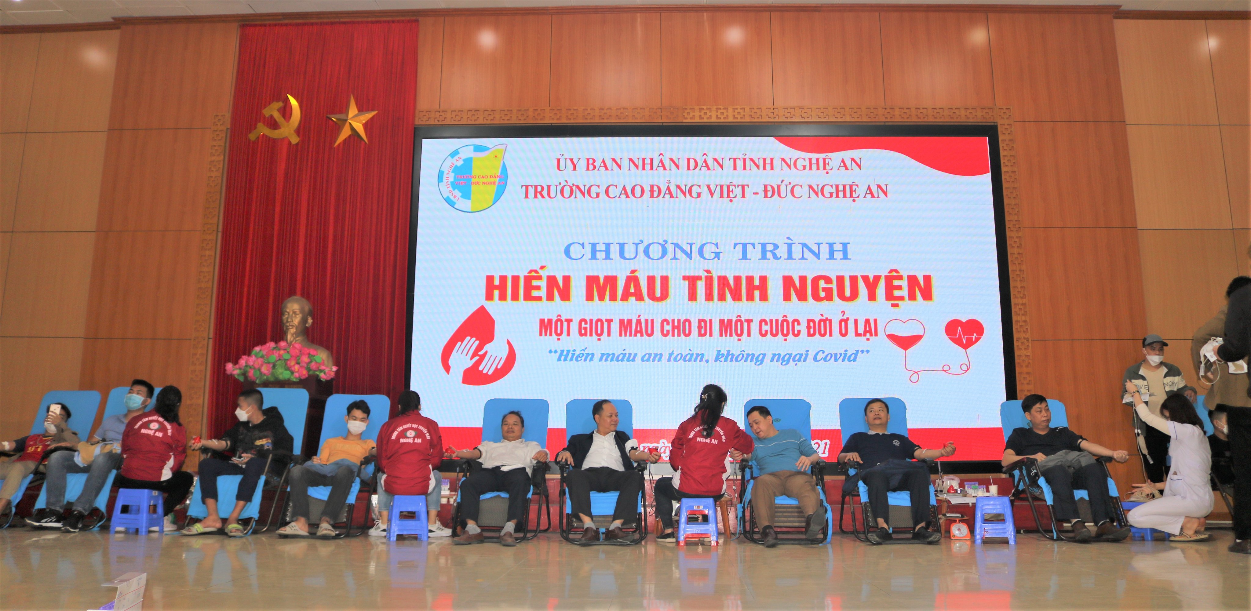  Ngày hội hiến máu nhân đạo – Nghĩa cử cao đẹp của cán bộ, viên chức, người lao động và học sinh, sinh viên Trường Cao đẳng Việt – Đức Nghệ An