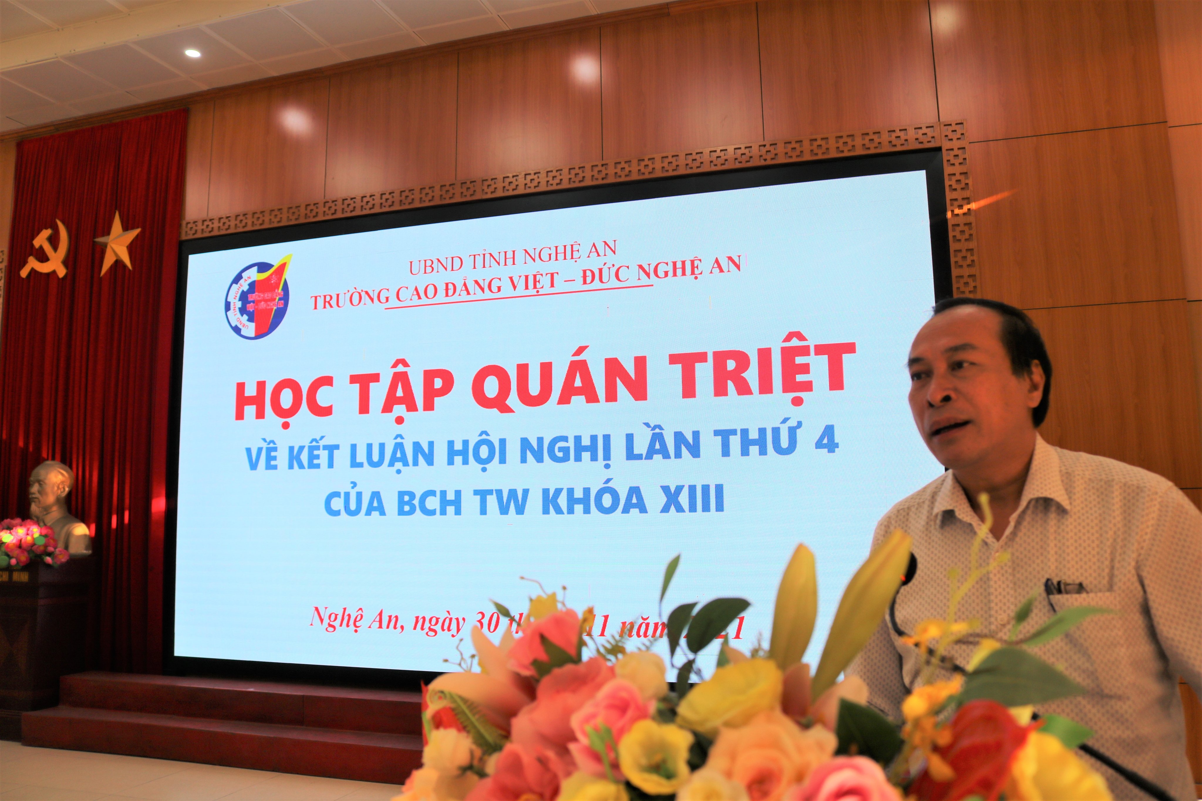  Trường Cao đẳng Việt – Đức Nghệ An tổ chức học tập quán triệt về kết luận Hội nghị lần thứ 4 của Ban Chấp hành Trung ương khóa XIII