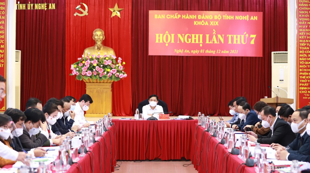 Ban Chấp hành Đảng bộ tỉnh Nghệ An thảo luận về tình hình kinh tế - xã hội 