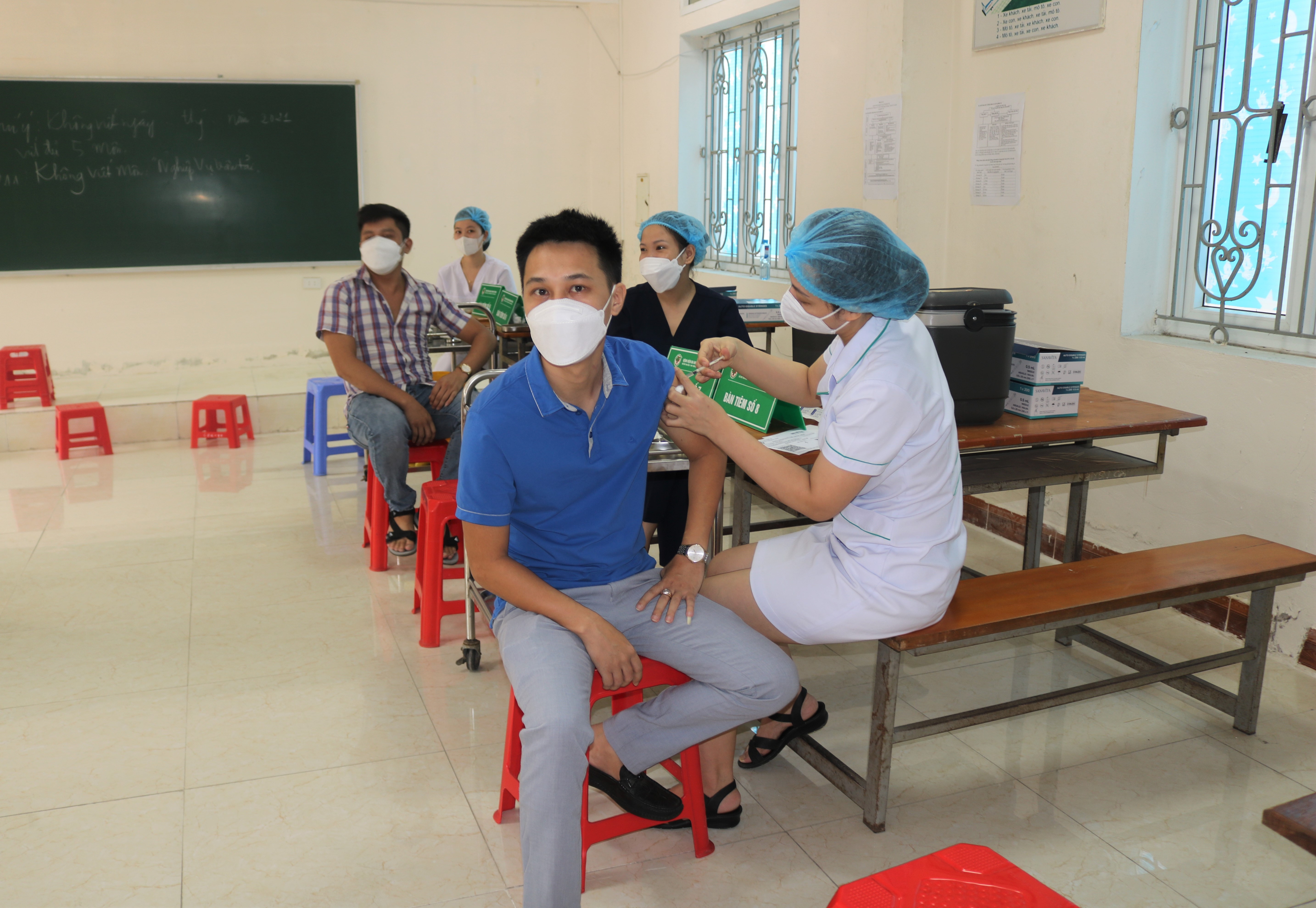 Sở y tế Nghệ An tổ chức chỉ đạo Bệnh viện Đa khoa TP Vinh phối hợp với Trường Cao đẳng Việt – Đức Nghệ An tổ chức tiêm Vaccine Covid -19 đợt 6 năm 2021 ​​​​​​​