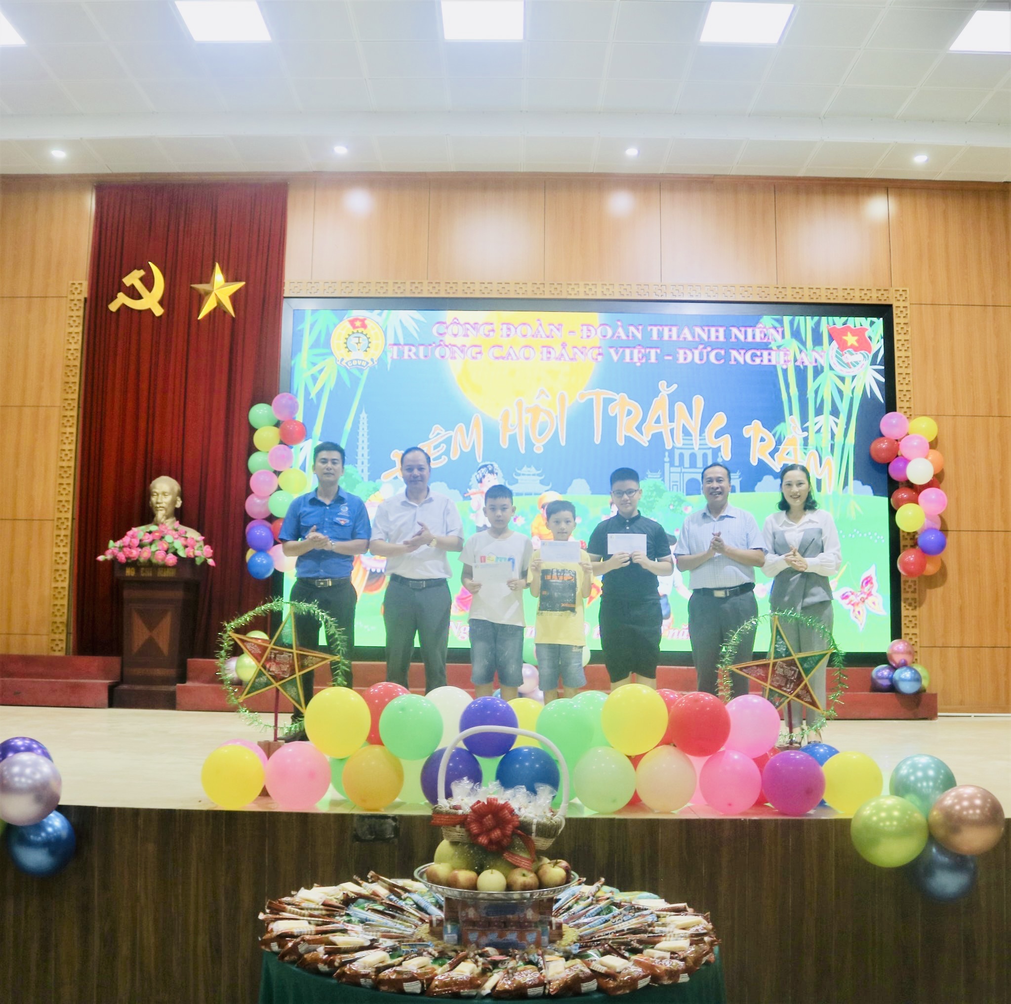 Công đoàn trường với Chương trình “Đêm hội Trăng rằm” dành cho các cháu là con em của cán bộ, viên chức Trường Cao đẳng Việt – Đức Nghệ An