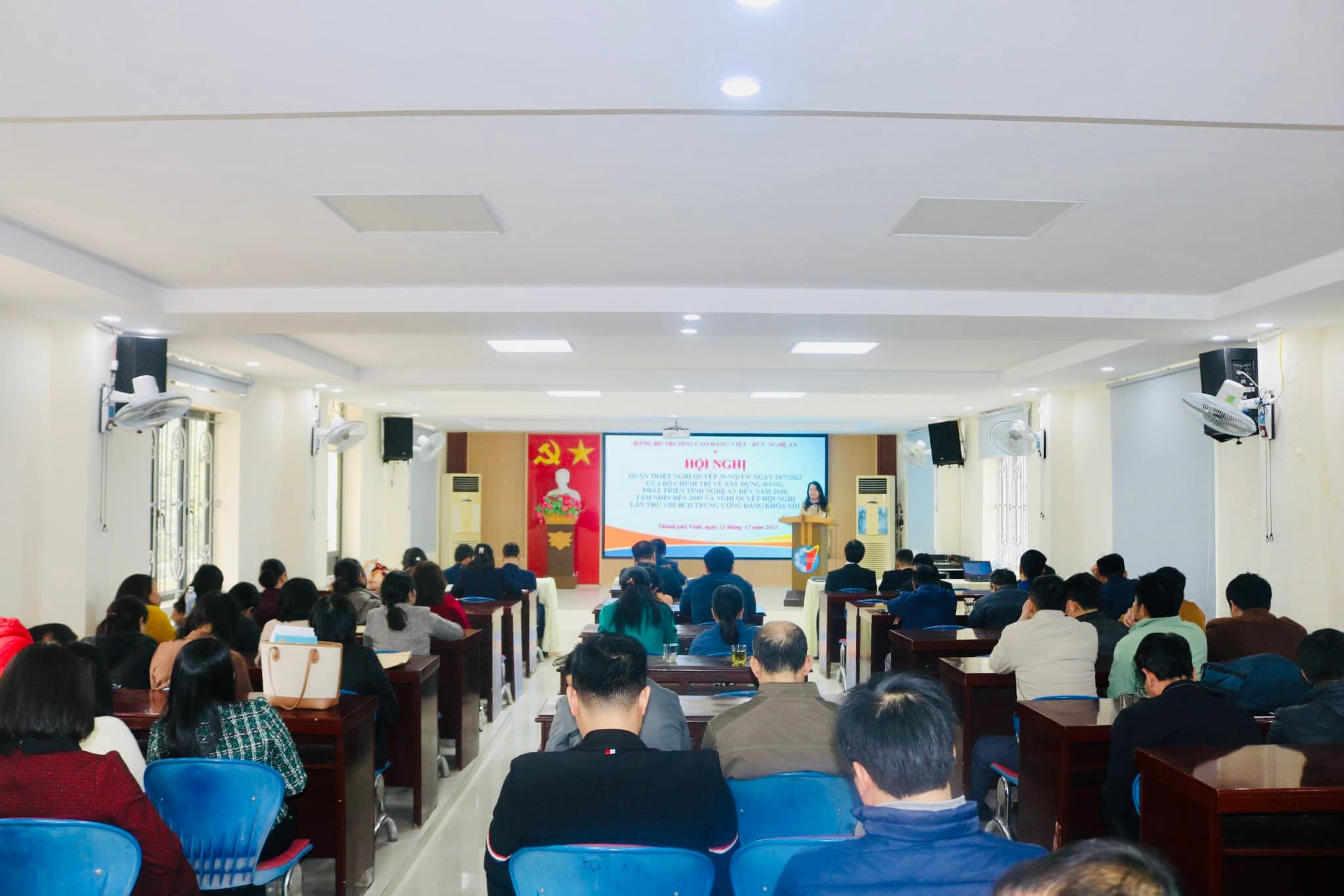 Trường Cao đẳng Việt – Đức Nghệ An tổ chức Hội nghị quán triệt Nghị quyết số 39-NQ/TW ngày 18/7/2023 của Bộ Chính trị về “xây dựng và phát triển tỉnh Nghệ An đến năm 2030, tầm nhìn đến năm 2045” và Nghị quyết Hội nghị lần thứ 8 BCH Trung ương Đảng