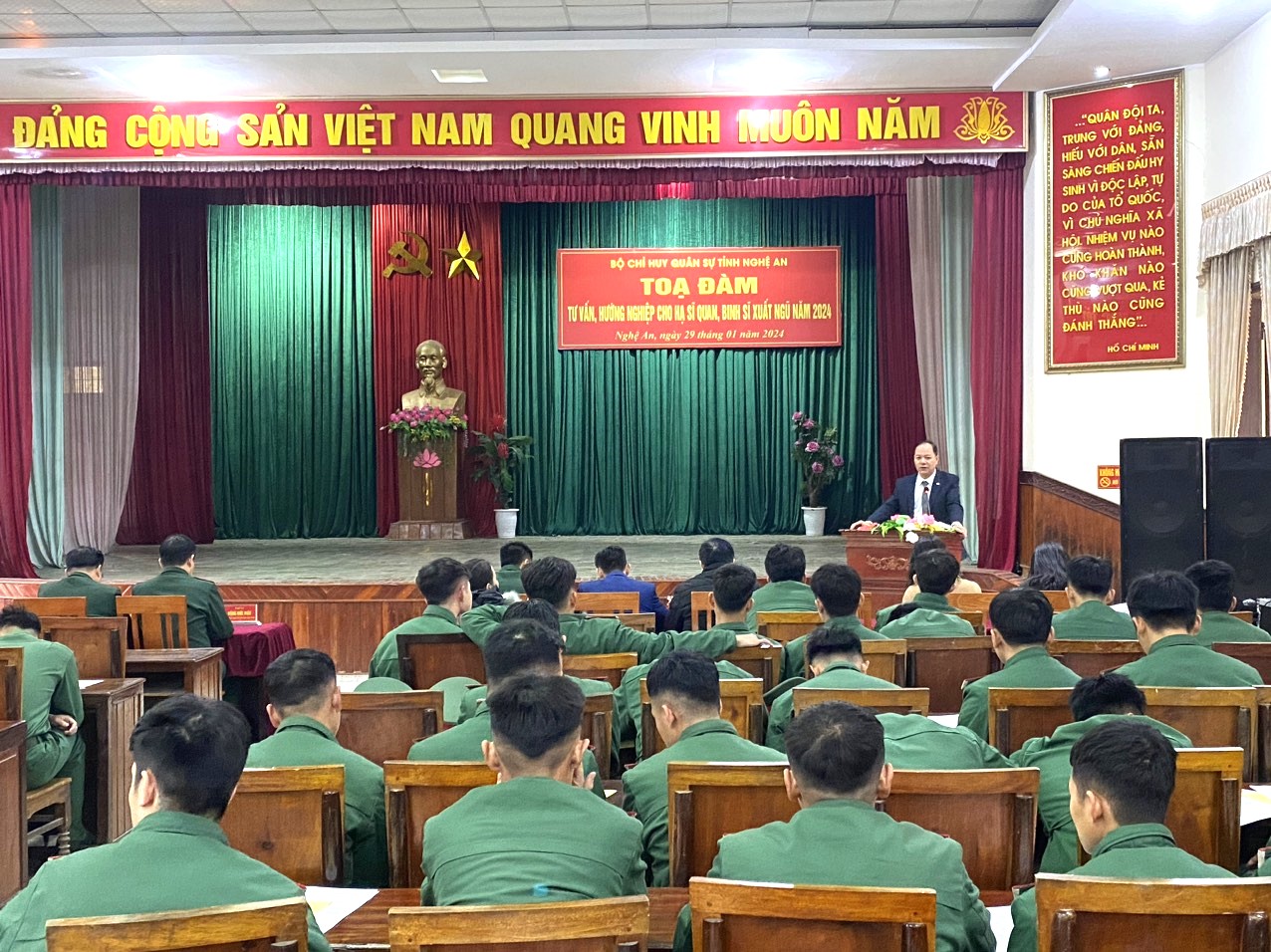 Trường Cao đẳng Việt – Đức Nghệ An tọa đàm, tư vấn tuyển sinh, hướng nghiệp cho quân nhân xuất ngũ năm 2024