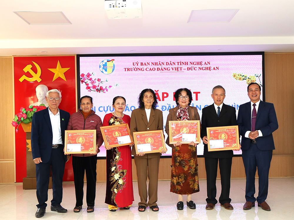Trường Cao đẳng Việt – Đức Nghệ An tổ chức gặp mặt Hội Cựu giáo chức đầu xuân Giáp Thìn 2024