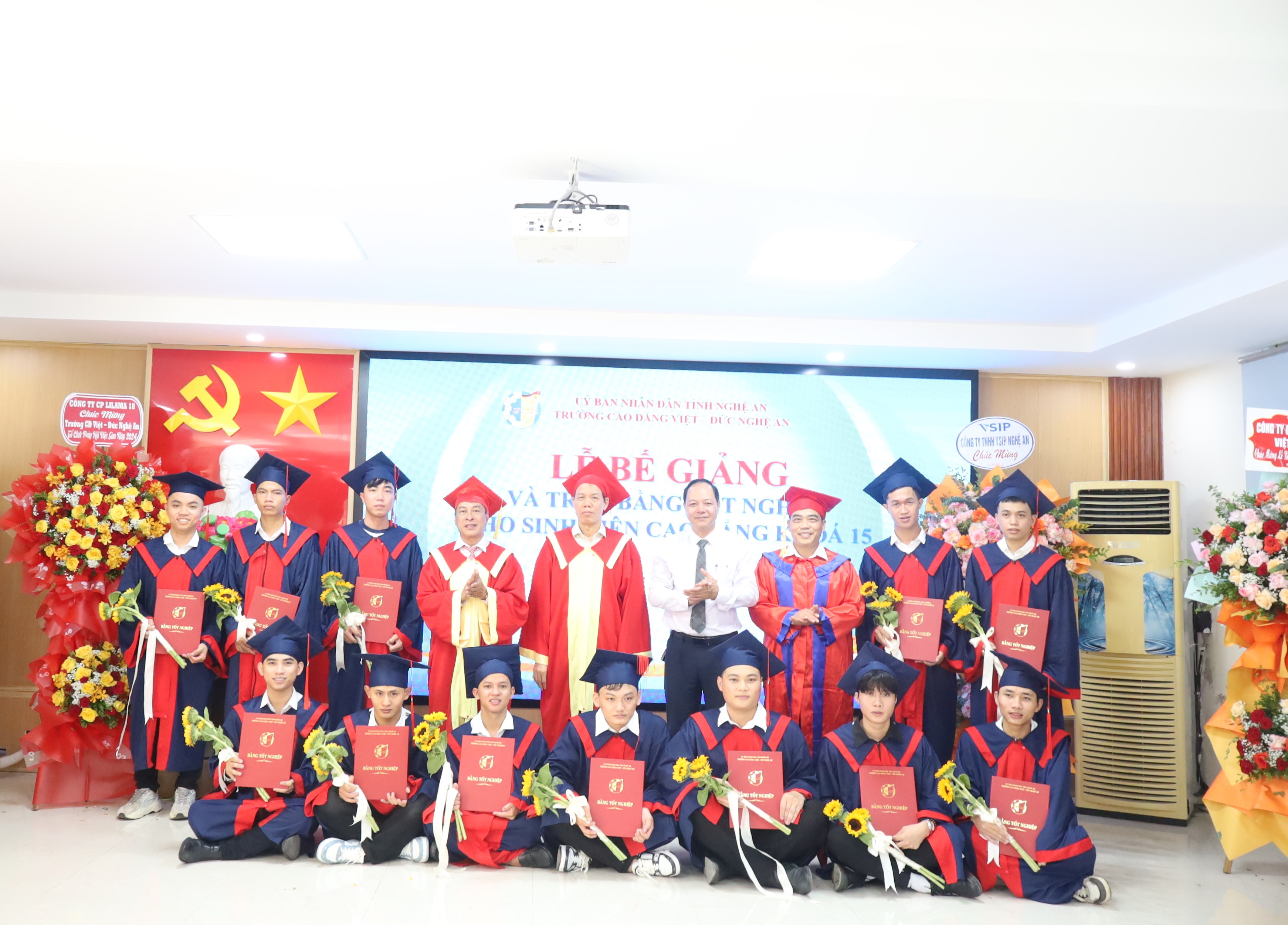 Trường Cao đẳng Việt – Đức Nghệ An long trọng tổ chức Lễ Bế giảng và trao Bằng tốt nghiệp Cao đẳng năm 2024