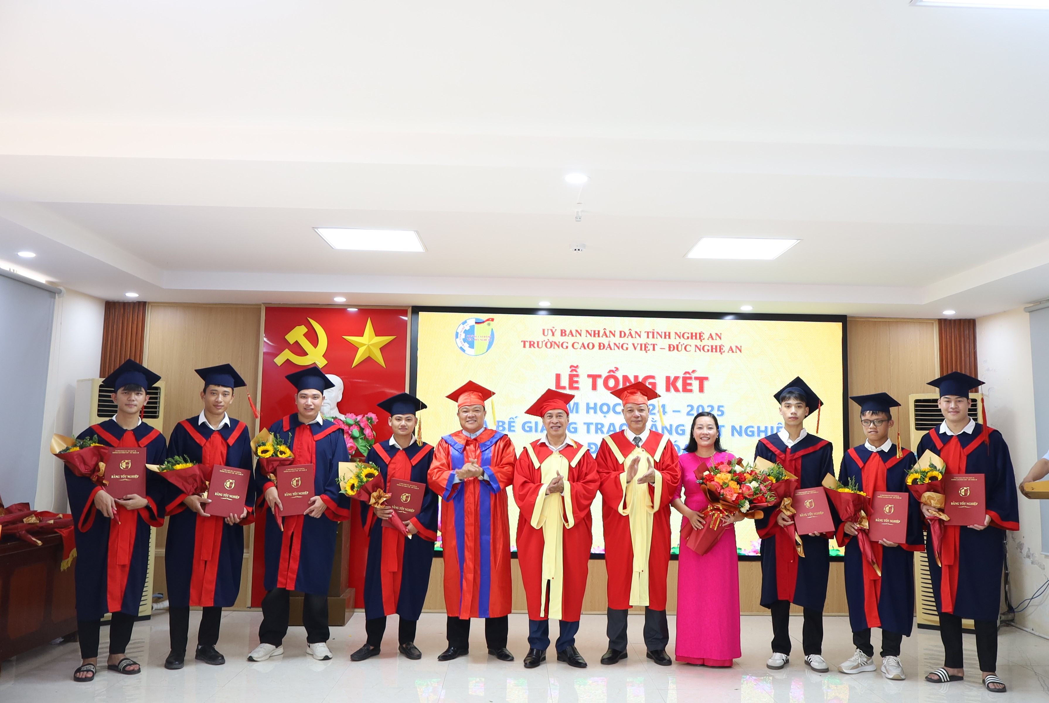   Trường Cao đẳng Việt – Đức Nghệ An long trọng tổ chức Lễ Tổng kết năm học 2024 – 2025 và Bế giảng trao Bằng tốt nghiệp Cao đẳng Khóa 16