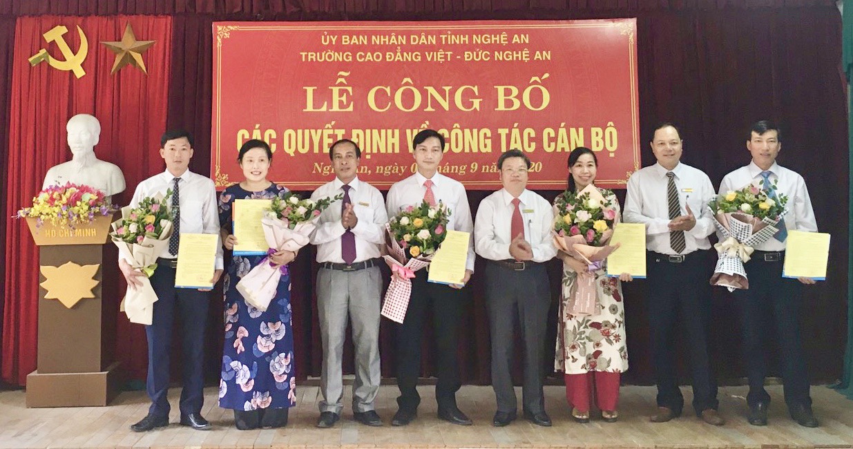 Trường Cao đẳng Việt - Đức Nghệ An tổ chức Lễ Công bố các quyết định về công tác cán bộ