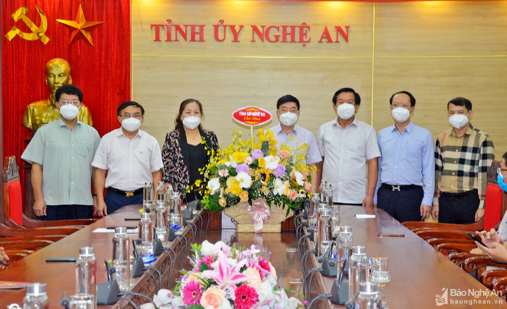 Thường trực Tỉnh ủy Nghệ An chúc mừng Ngày truyền thống các Ban Đảng và Văn phòng Tỉnh ủy