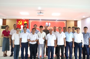 Long trọng tổ chức Lễ kết nạp đảng viên mới cho 04 sinh viên ưu tú tại Trường Cao đẳng Việt – Đức Nghệ An