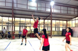 Công đoàn Trường Cao đẳng Việt – Đức Nghệ An tổ chức Giao lưu Bóng chuyền hơi chào mừng ngày Phụ nữ Việt Nam 20/10
