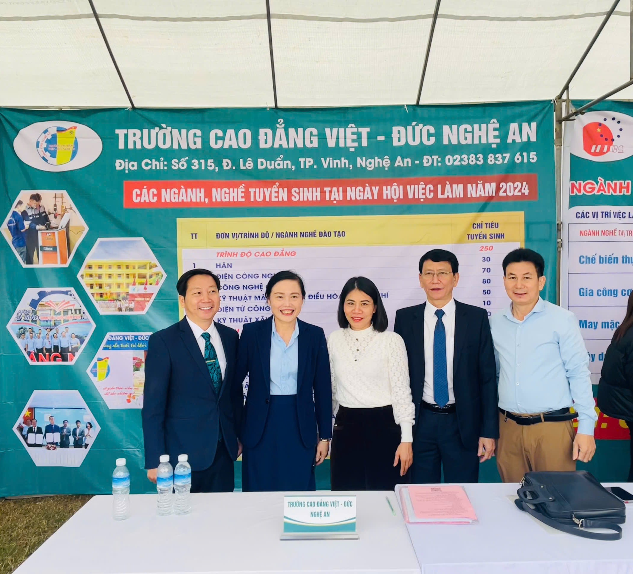 Trường Cao đẳng Việt – Đức Nghệ An tham dự tư vấn học nghề, hướng nghiệp cho học sinh đồng bào Dân tộc Thiểu số và Ký kết Biên bản hợp tác tại Ngày hội việc làm huyện Tương Dương