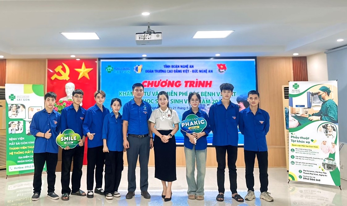 Đoàn Thanh niên Trường Cao đẳng Việt – Đức Nghệ An phối hợp tổ chức Chương trình khám và tư vấn miễn phí các bệnh về Mắt