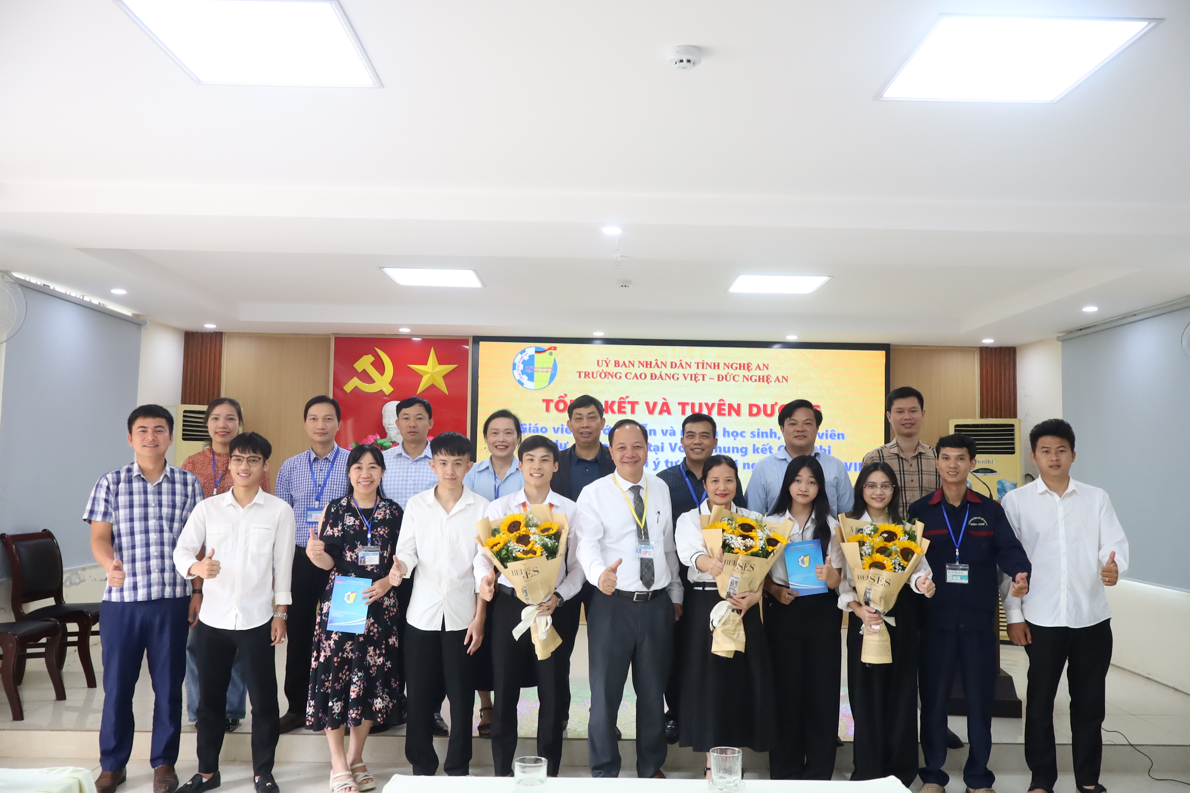  Trường Cao đẳng Việt – Đức Nghệ An Tổng kết và tuyên dương, khen thưởng giảng viên hướng dẫn và nhóm học sinh, sinh viên đạt thành tích xuất sắc tại vòng Chung kết Cuộc thi Quốc gia “Học sinh, sinh viên với ý tưởng khởi nghiệp lần thứ VII”