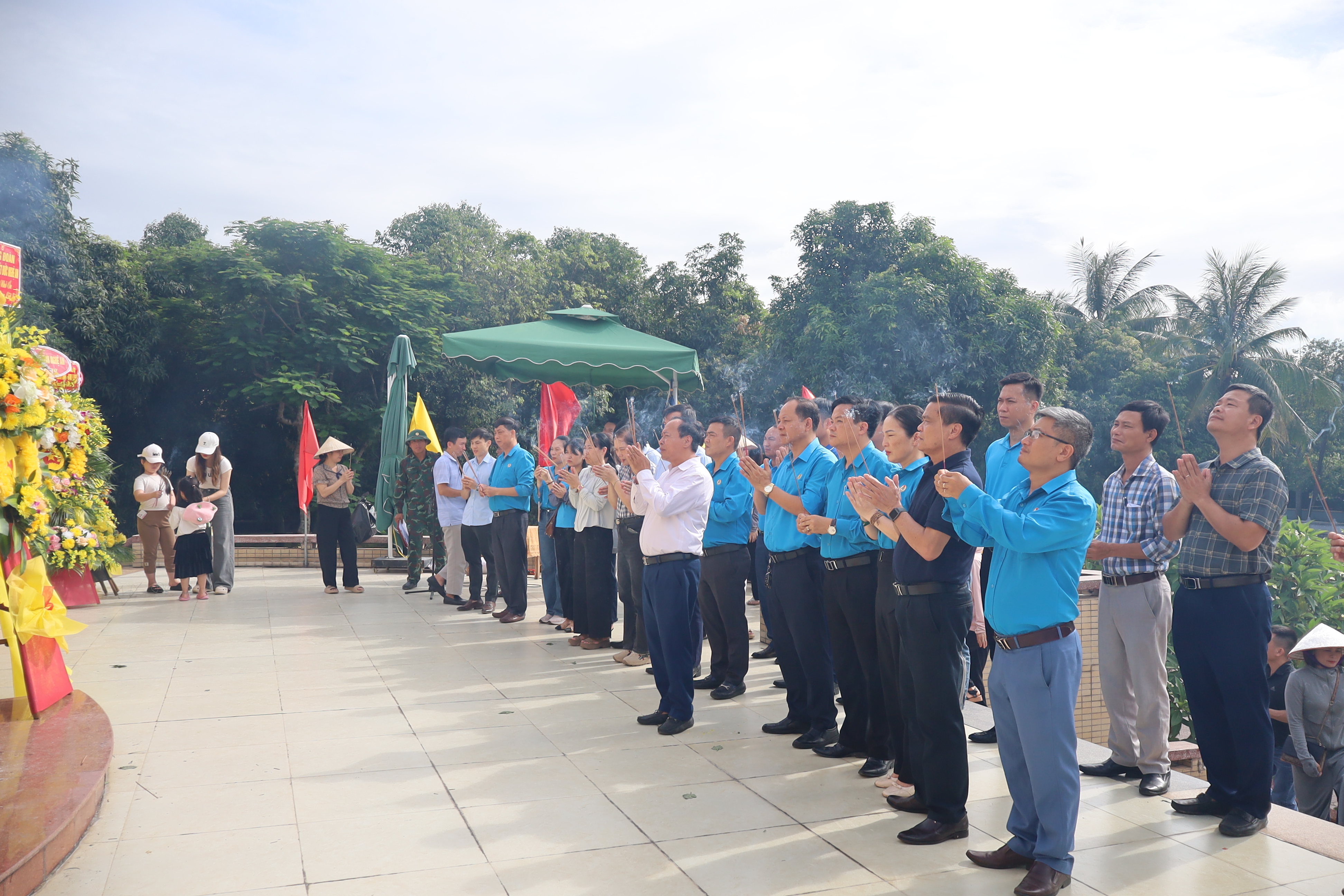 Công đoàn Trường Cao đẳng Việt – Đức Nghệ An dâng hoa dâng hương tưởng niệm các Anh hùng liệt sĩ!