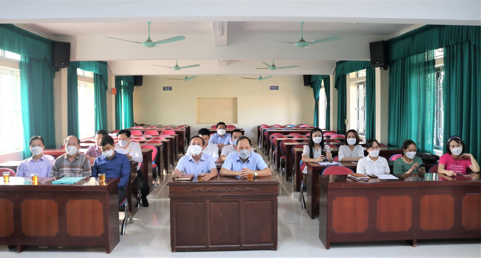Lễ kết nạp Đảng viên mới – Chi bộ Khoa Điện, Trường Cao đẳng Việt – Đức Nghệ An