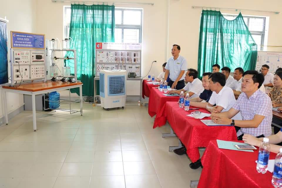 Sinh viên làm quen với nghiên cứu khoa học