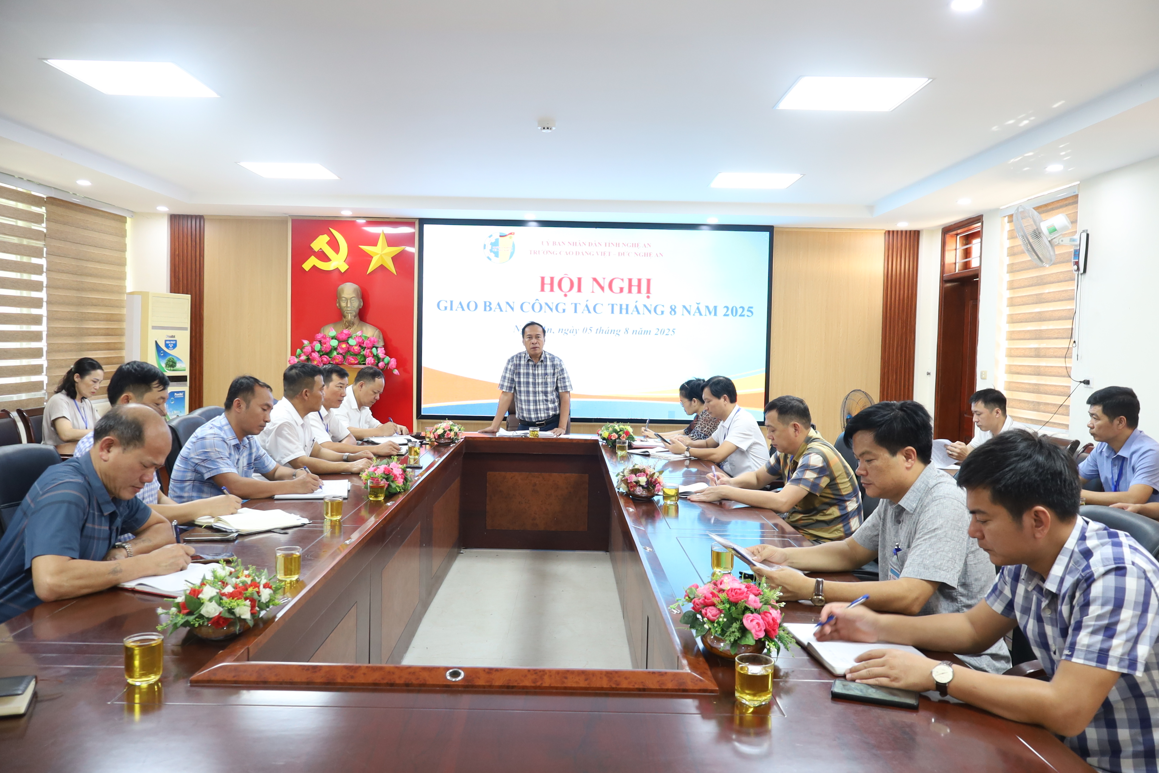  Trường Cao đẳng Việt – Đức Nghệ An tổ chức Hội nghị Giao ban Công tác tháng 8 năm 2025