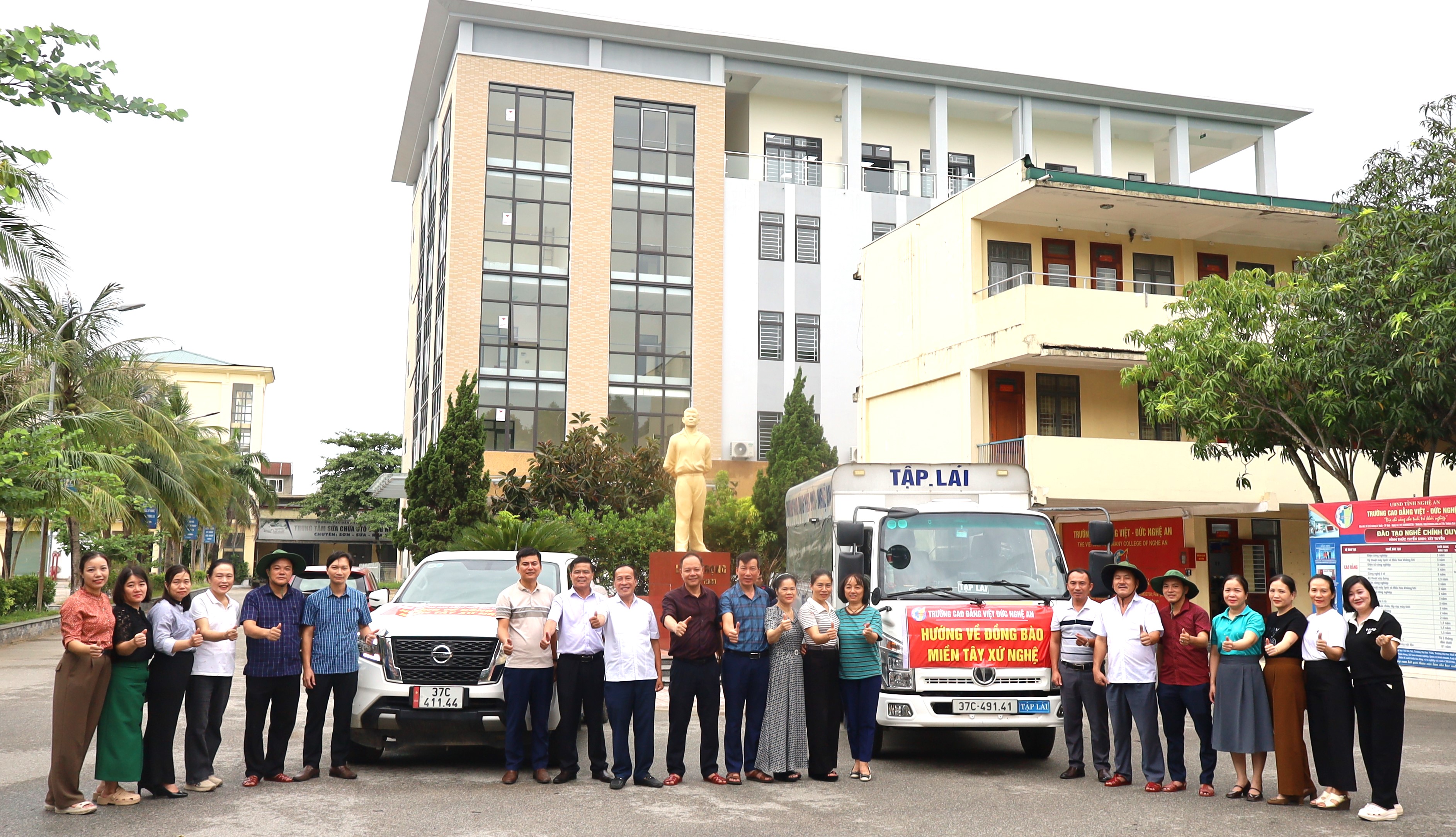  Trường Cao đẳng Việt – Đức Nghệ An tiếp tục ủng hộ đồng bào khắc phục lũ lụt do Bão số 03 (Wipha) gây ra - Yêu thương sẻ chia