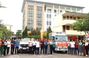 Trường Cao đẳng Việt – Đức Nghệ An tiếp tục ủng hộ đồng bào khắc phục lũ lụt do Bão số 03 (Wipha) gây ra - Yêu thương sẻ chia
