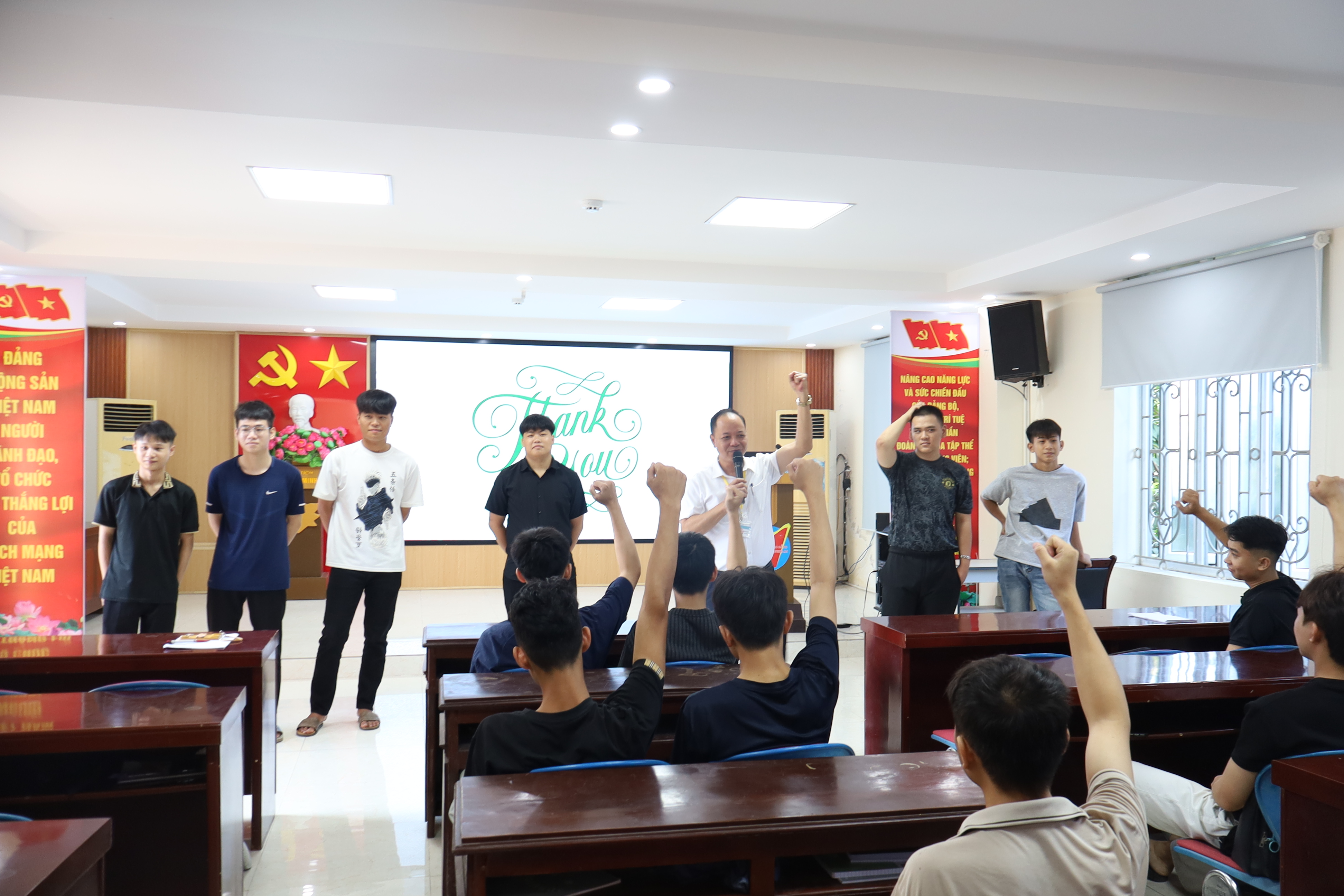 Sôi nổi Tuần sinh hoạt Chính trị đầu khóa dành cho tân học sinh, sinh viên Khóa 19 Trường Cao đẳng Việt – Đức Nghệ An – Khởi đầu của một hành trình mới